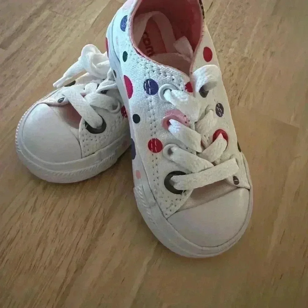 GIRLS CONVERSE ALL STARS SIZE 5